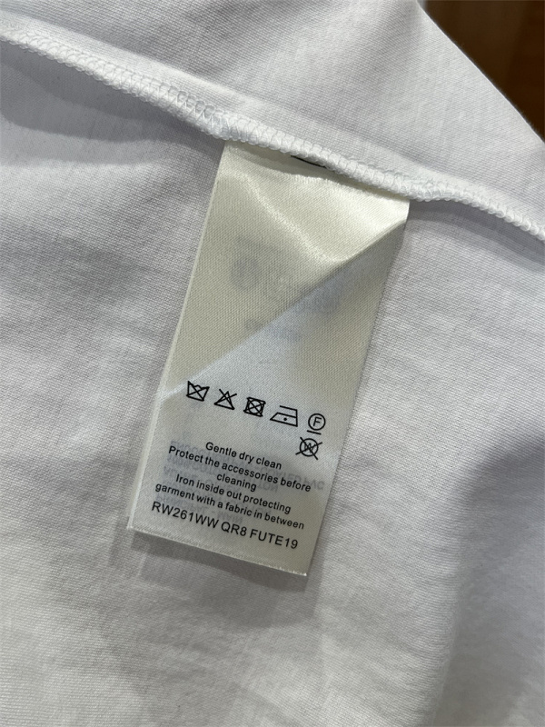 Floral Print Sleeve Leather Tag T-Shirt · 2