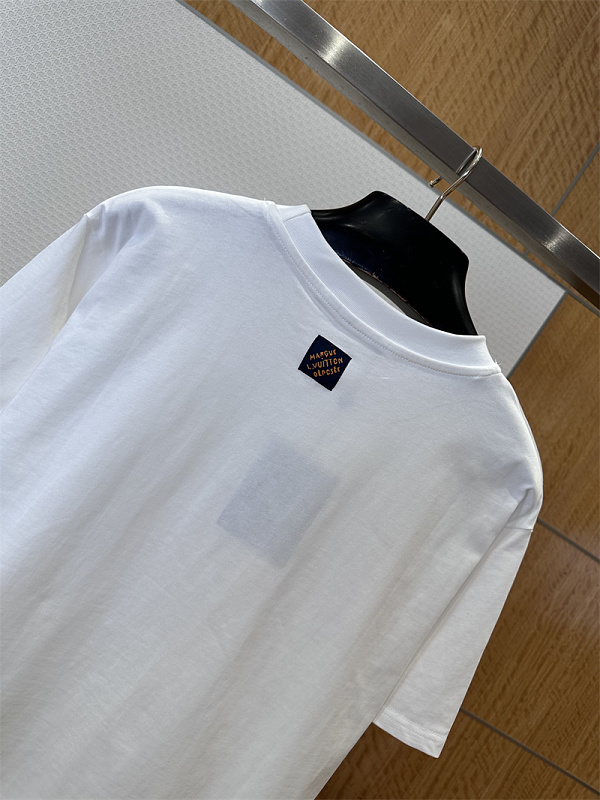 T-Shirt · 5
