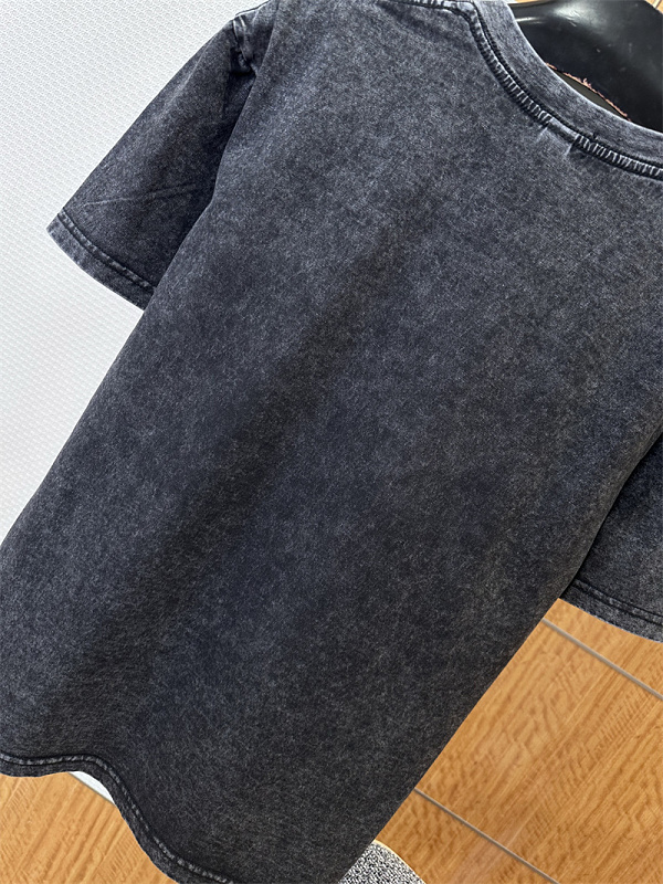 Letter Print T-Shirt · 4