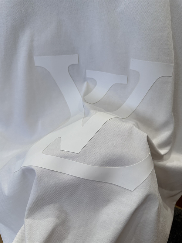 T-Shirt · 6