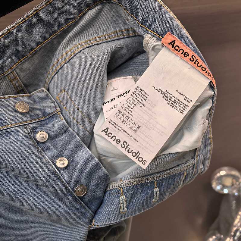 Yj Acne Ss26 · 4