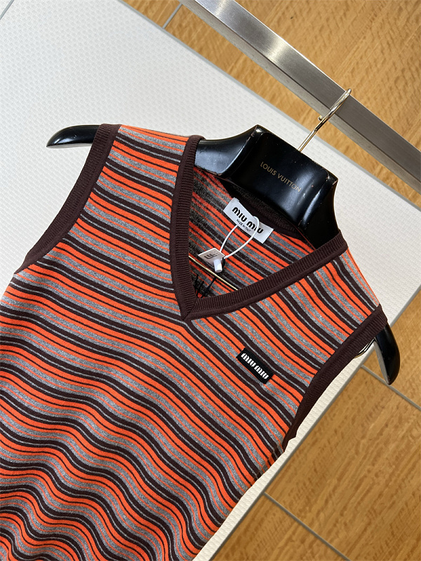 Vintage Stripe V-Neck Knit Vest 8