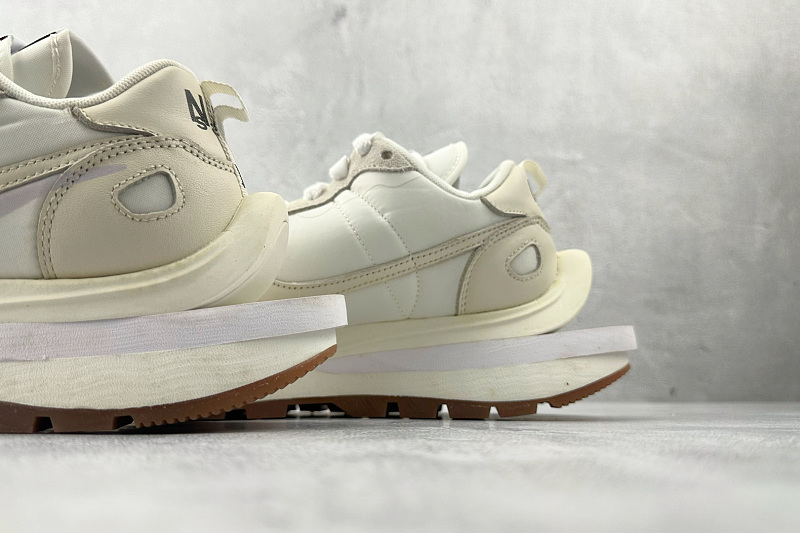 zhenhui-Sacai X Nike VaporWaffle White And Gum 2