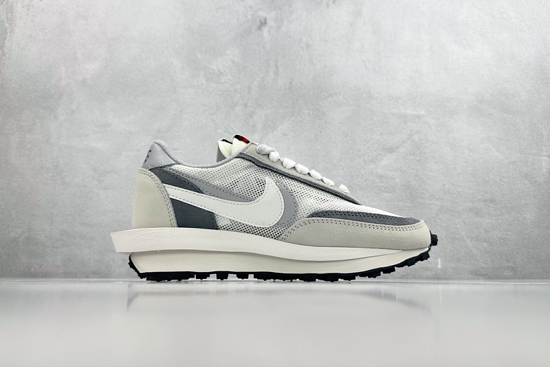 zhenhui-Sacai X Nike Waffle 8