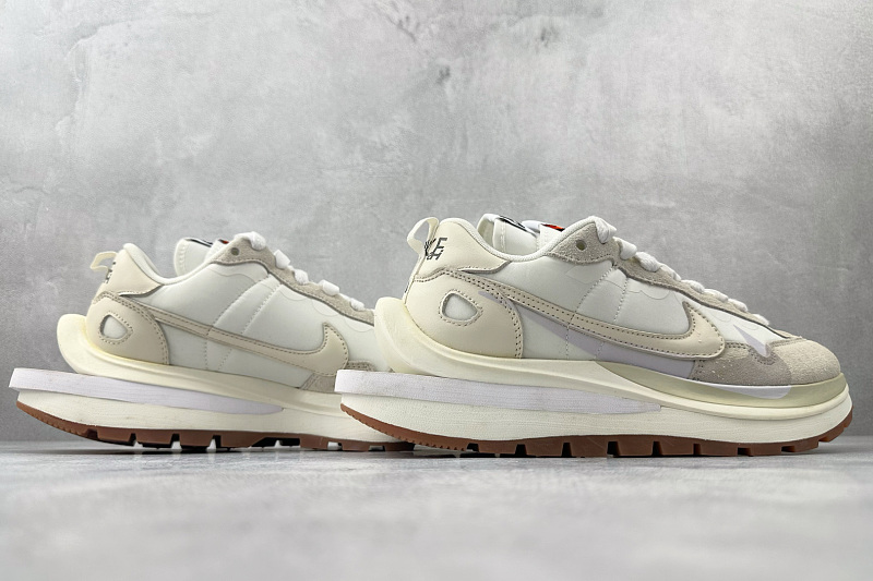 zhenhui-Sacai X Nike VaporWaffle White And Gum 4