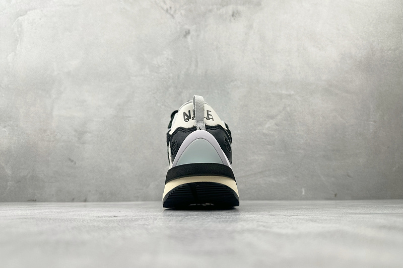 zhenhui-Sacai X Nike VaporWaffle Black And White