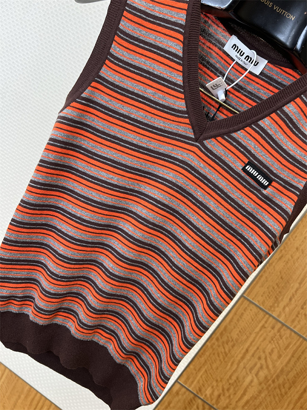 Vintage Stripe V-Neck Knit Vest 7