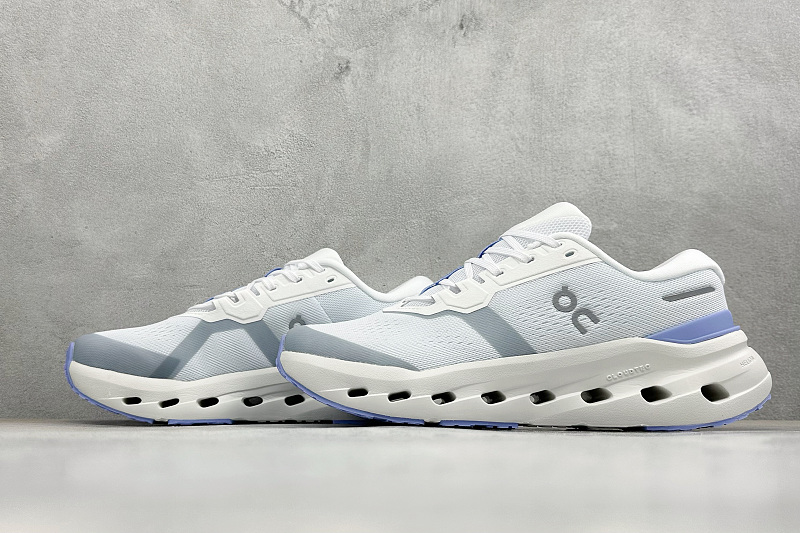 Zhenhui- On Cloudrunner 3 · 5