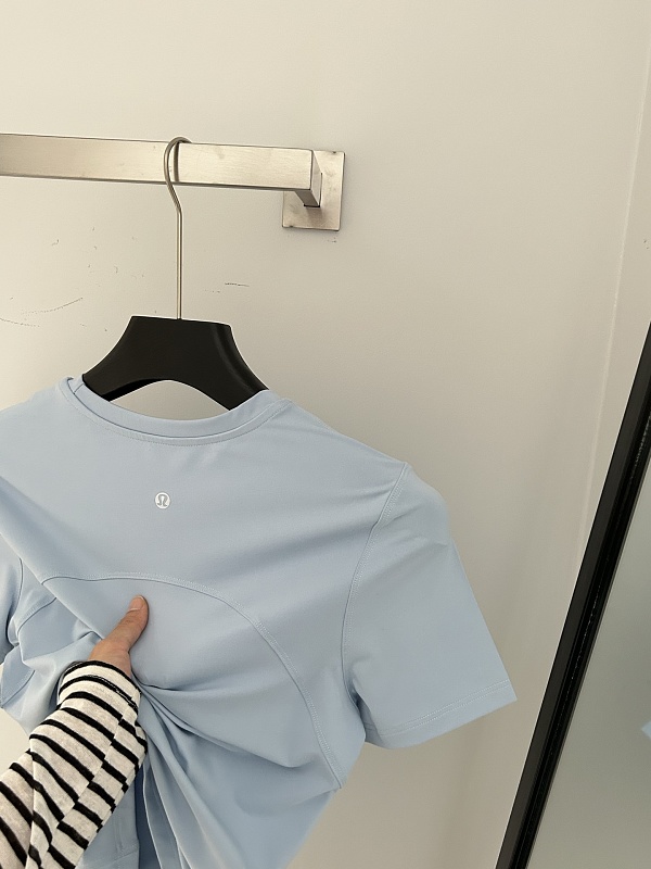 Lululemon Solid Casual Sport Crew Tee 11