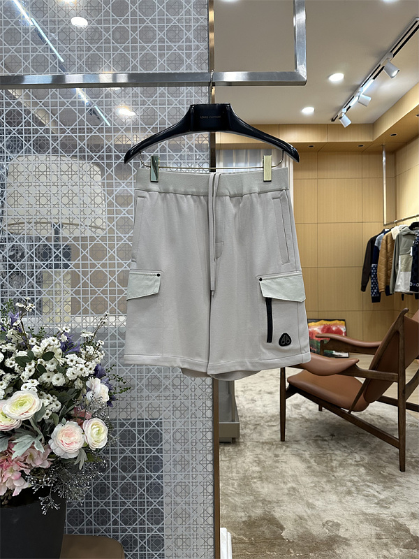 Scissor Metal Badge Patchwork Cargo Shorts · 6
