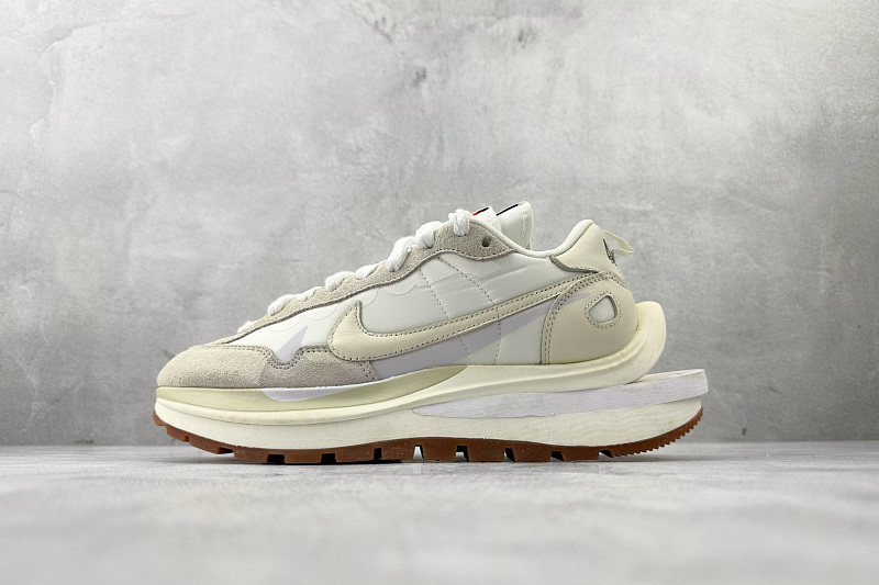 zhenhui-Sacai X Nike VaporWaffle White And Gum 9