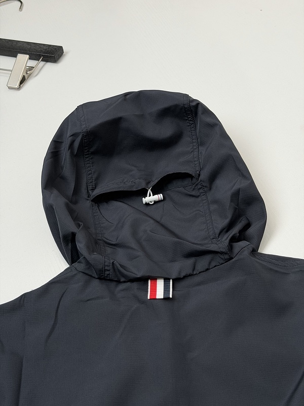 Four Stripes Stripe Sunscreen Shirt · 5