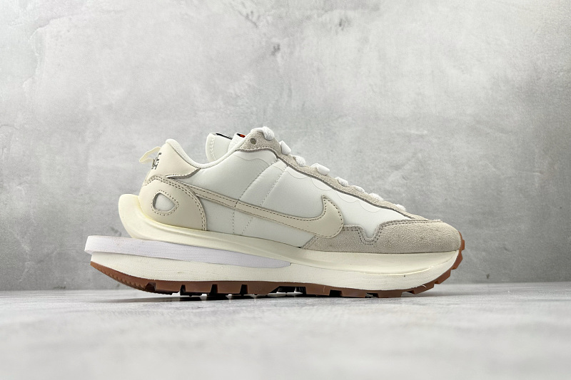 zhenhui-Sacai X Nike VaporWaffle White And Gum 8