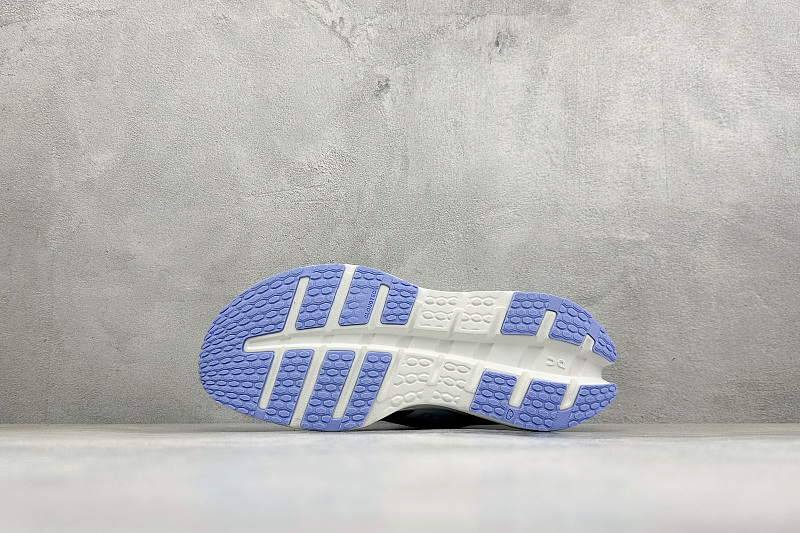 Zhenhui- On Cloudrunner 3 · 6