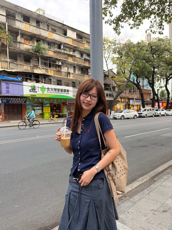 Lizhien- Polo · 4