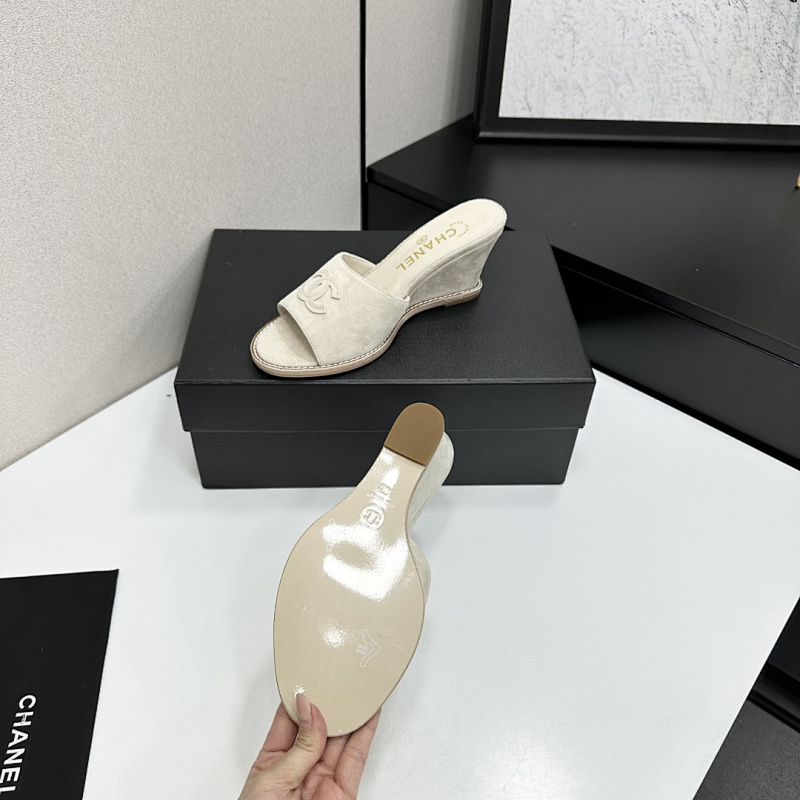 Women's Slides · 5