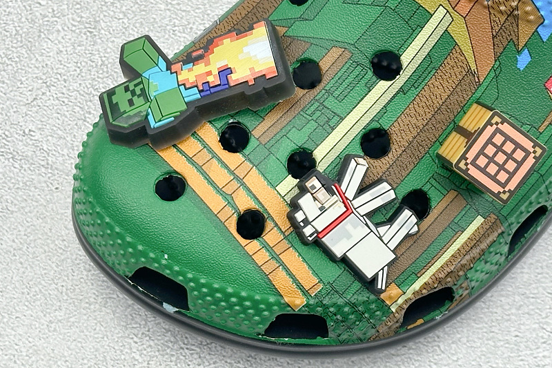 Zhenhui- Crocs 3