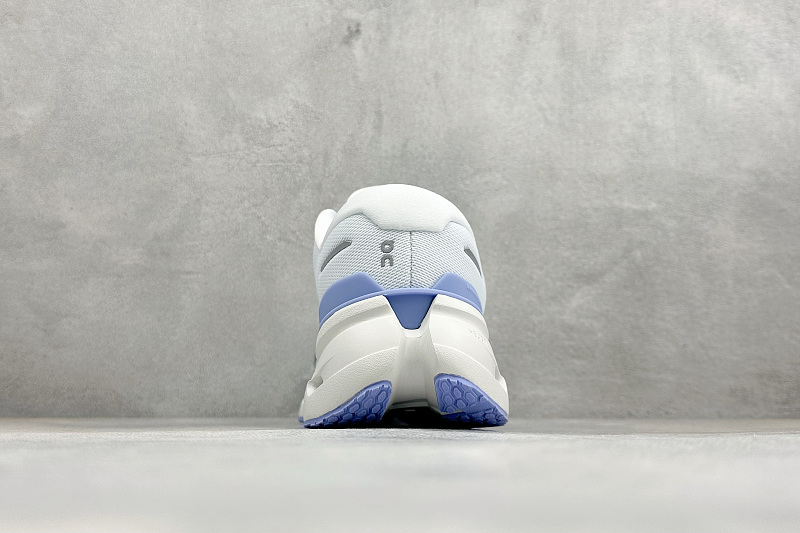 Zhenhui- On Cloudrunner 3 · 4
