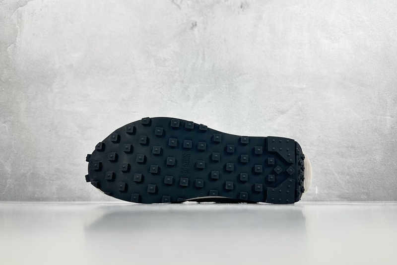 zhenhui-Sacai X Nike Waffle 6