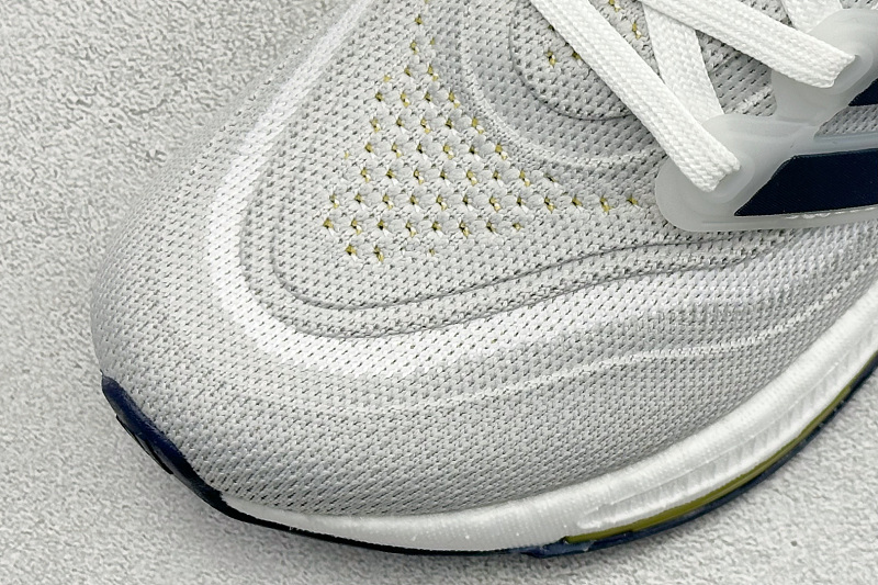 zhenhui-Adidas Ultraboost Light W 3