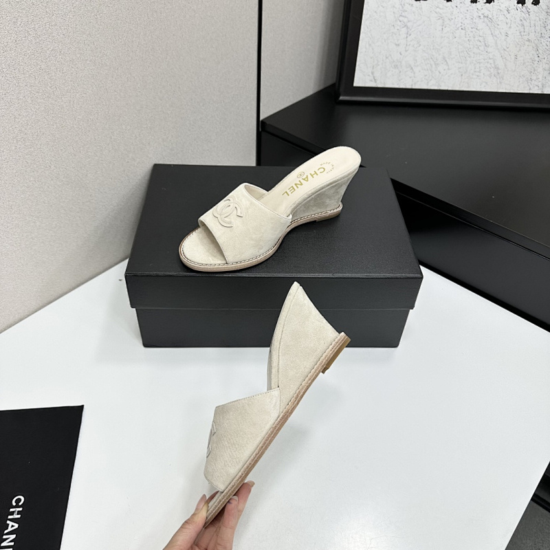 Women's Slides · 4