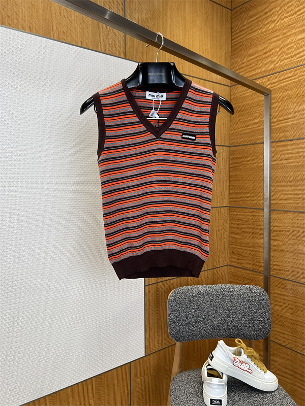 Vintage Stripe V-Neck Knit Vest 10
