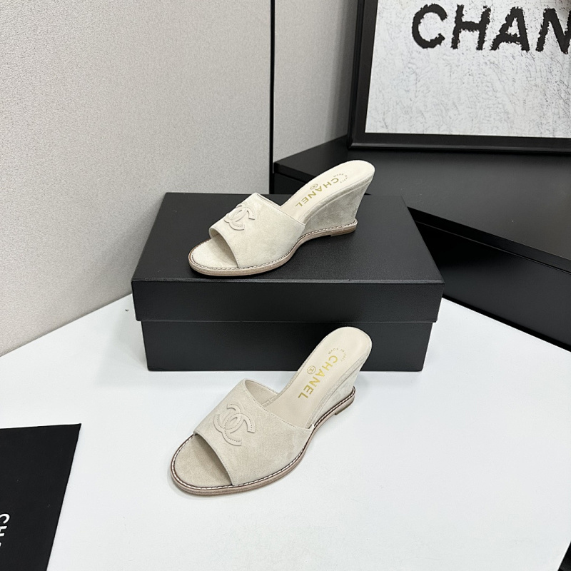 Women's Slides · 3