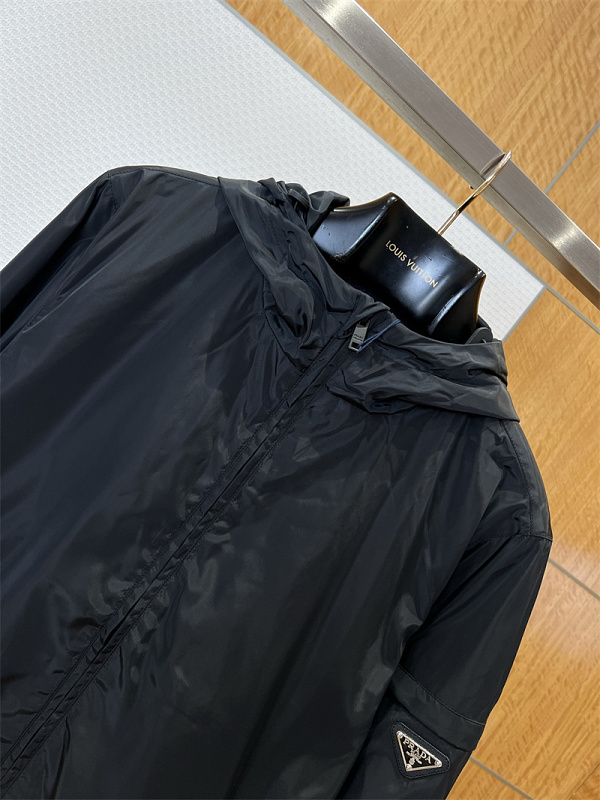 Hooded Lightweight Windproof Jacket · 2