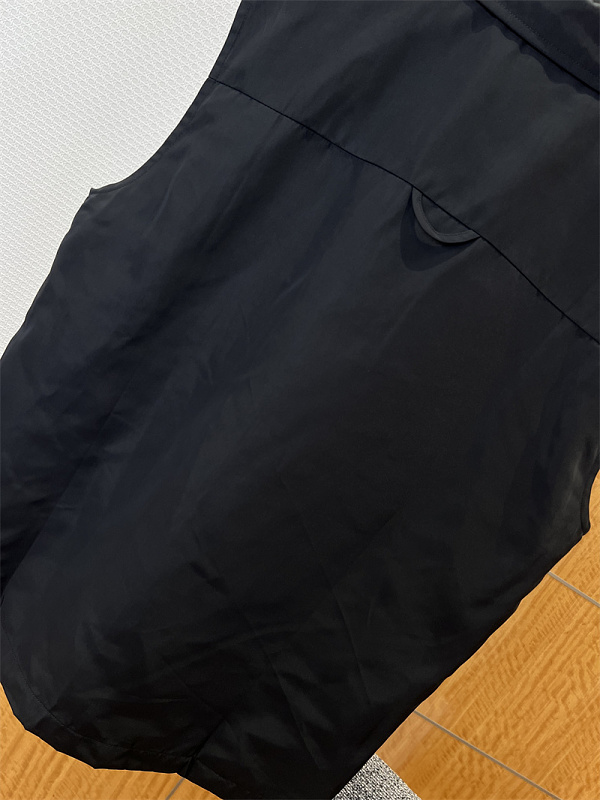 Collared Cargo Vest · 4