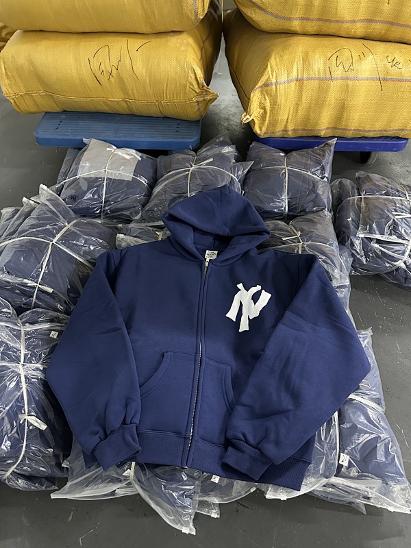 139¥ Akimbo Zip-up Hoodie 10