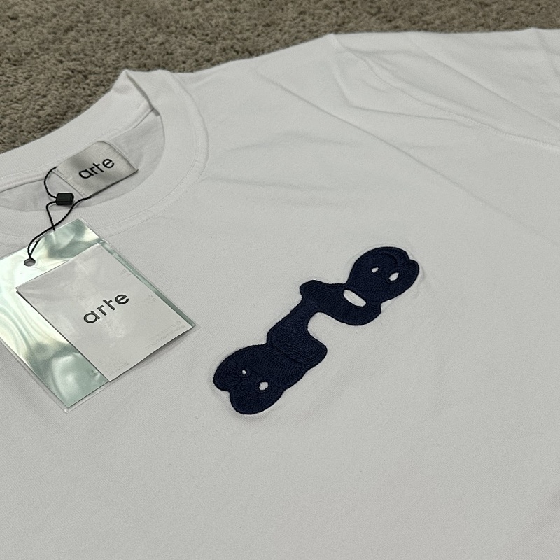 Ate Blur Embroidery Tee 3