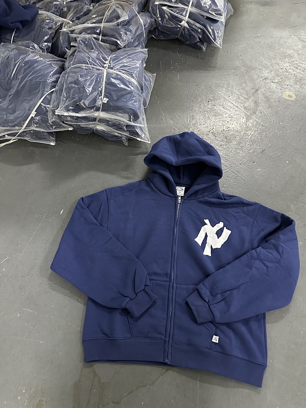 139¥ Akimbo Zip-up Hoodie 8