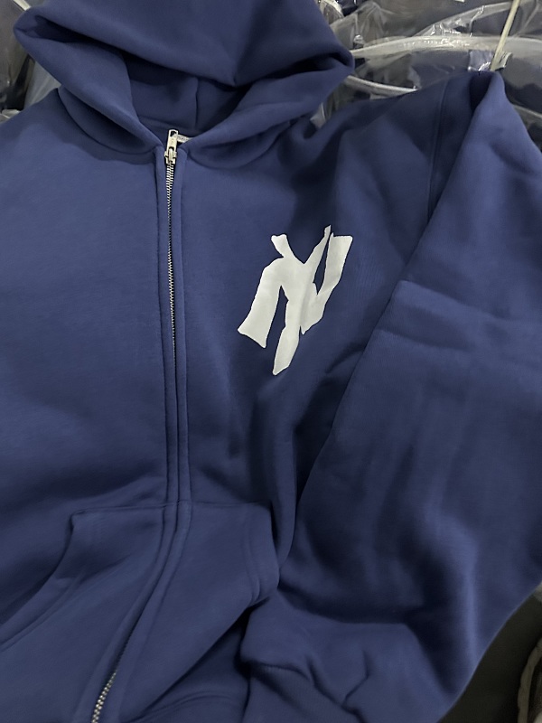 139¥ Akimbo Zip-up Hoodie
