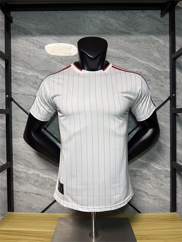 Manchester United Retro Player Version Jersey · 5