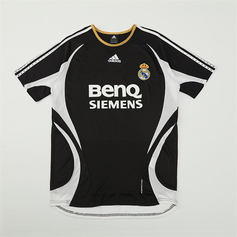 2006-07 Real Madrid Retro Jersey · 3