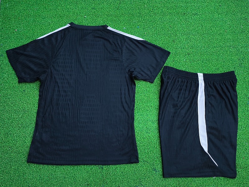 Nike Short Sleeve+shorts Kit · 3