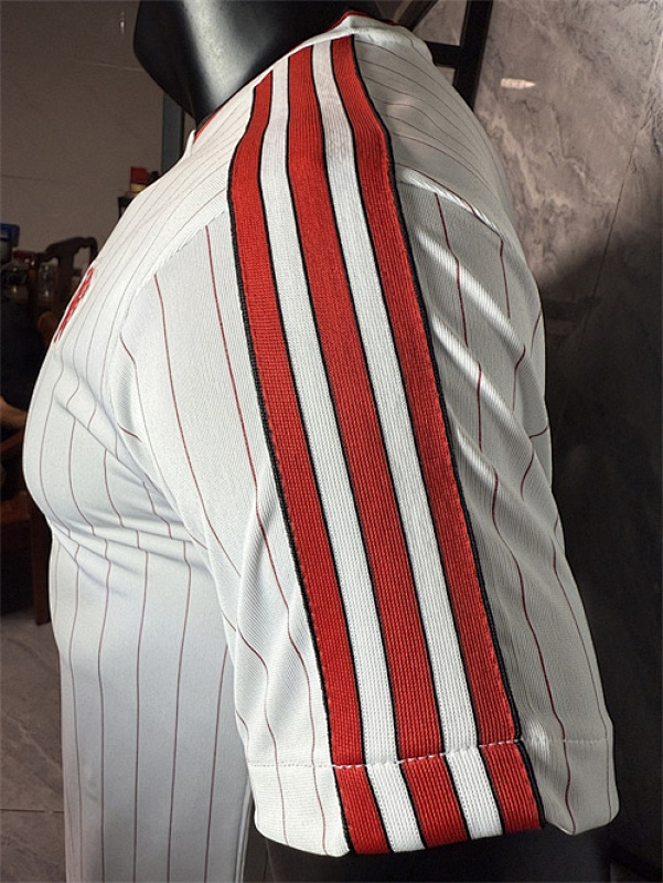 Manchester United Retro Player Version Jersey · 2