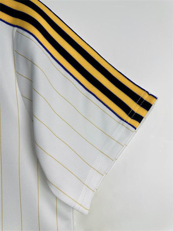 Manchester United Retro Fans Version Jersey · 4