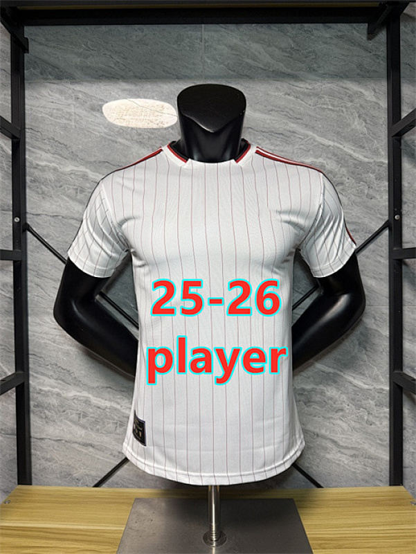 Manchester United Retro Player Version Jersey · 4