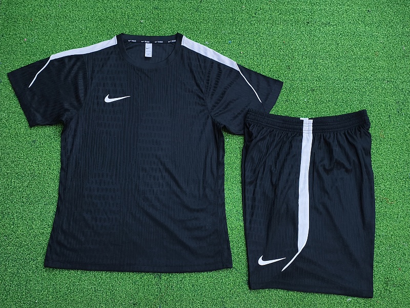 Nike Short Sleeve+shorts Kit · 2