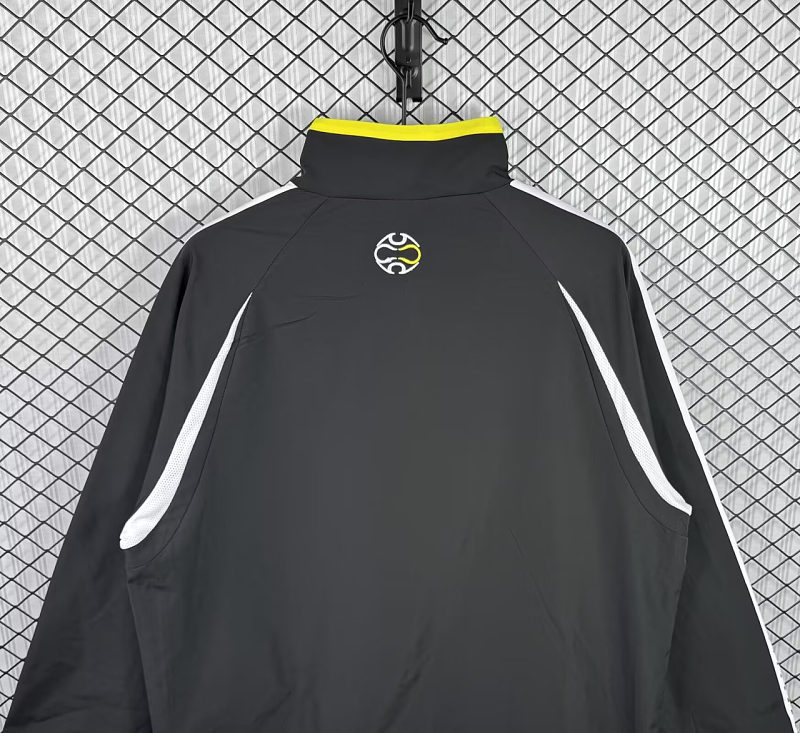 2006-07 Real Madrid Retro Windbreaker 3