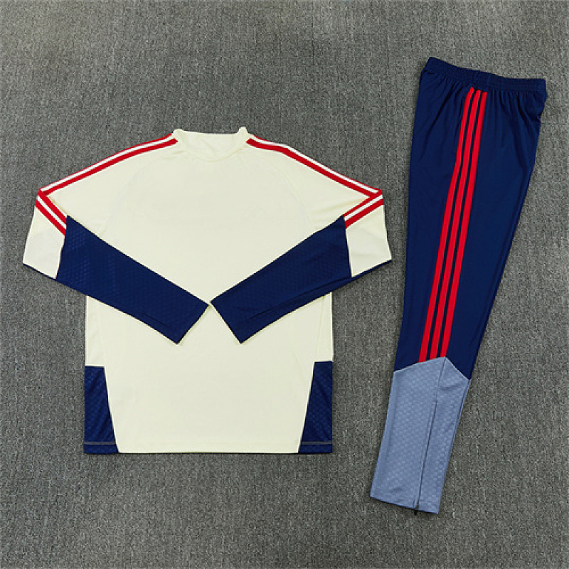 Bayern Long Sleeve Tracksuit · 3