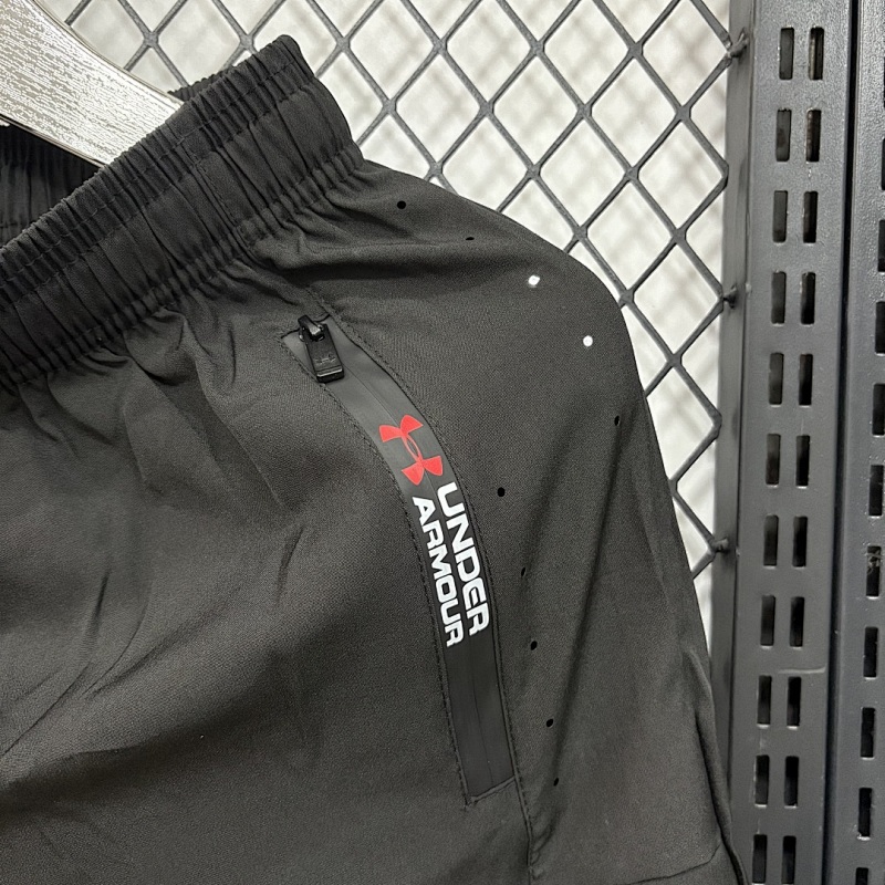 Under Armour Short · 6