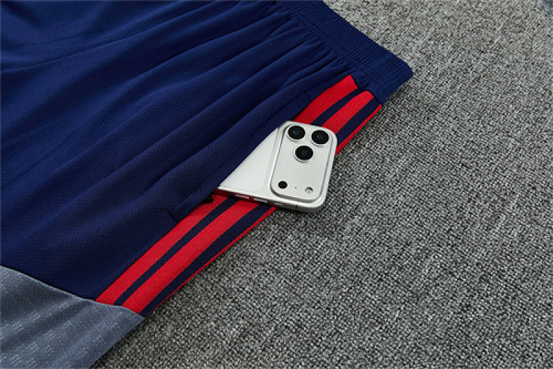 Bayern Short Sleeve Tracksuit · 3