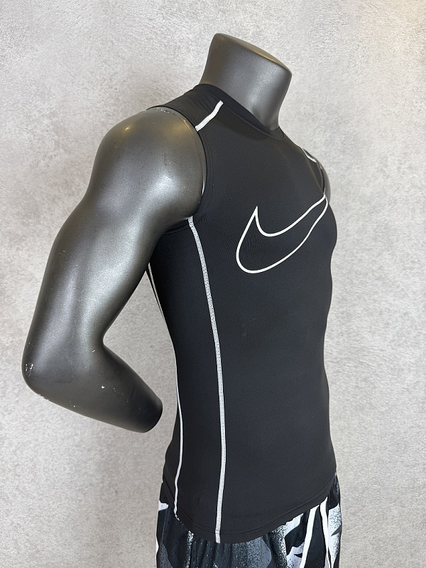 Nike Vest · 4