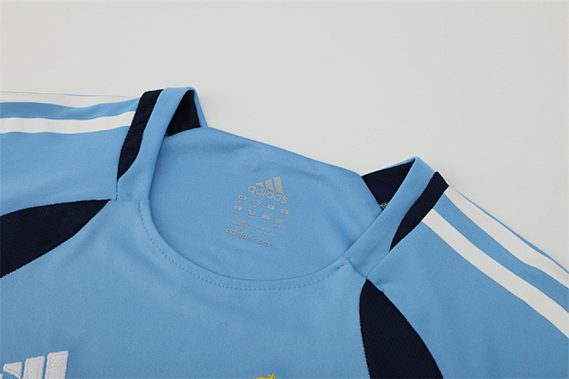 2005-06 Real Madrid Retro Jersey · 4