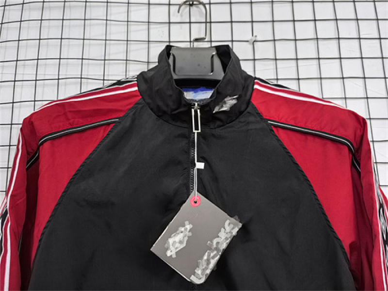 98 Manchester United Retro Windbreaker · 4