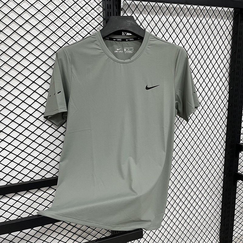Nike T-shirt 5