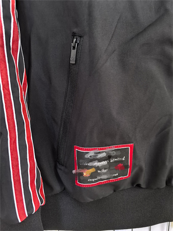 Manchester United Windbreaker · 4