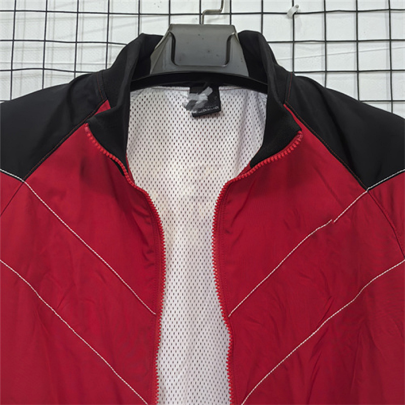 Manchester United Retro Windbreaker · 4